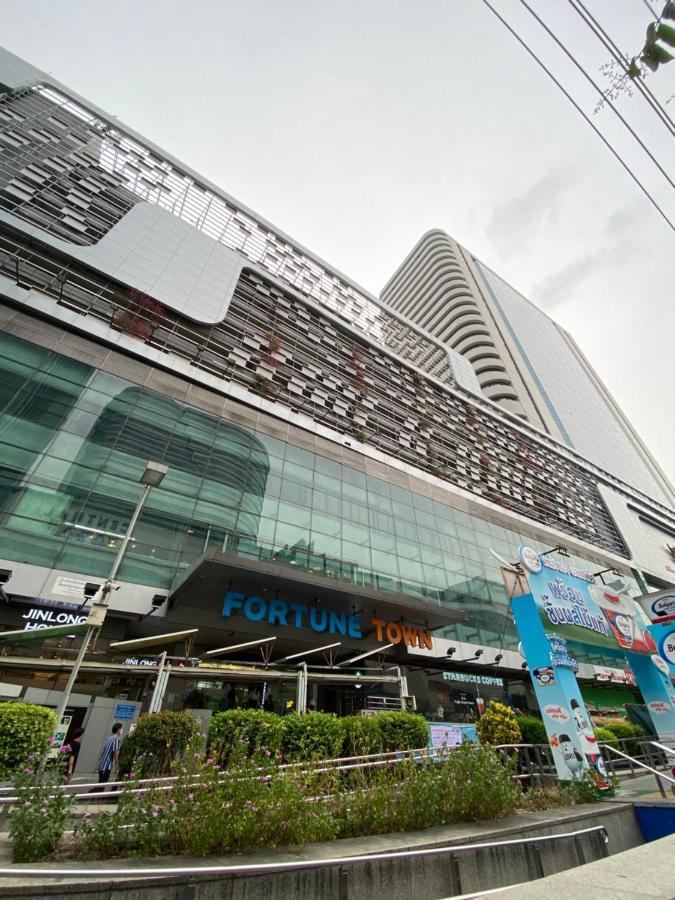 Sura Hostel Bangkok Near Mrt Phra Ram 9 Buitenkant foto