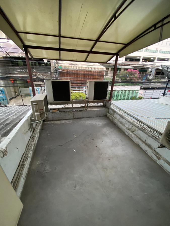 Sura Hostel Bangkok Near Mrt Phra Ram 9 Buitenkant foto