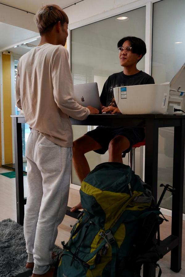 Sura Hostel Bangkok Near Mrt Phra Ram 9 Buitenkant foto