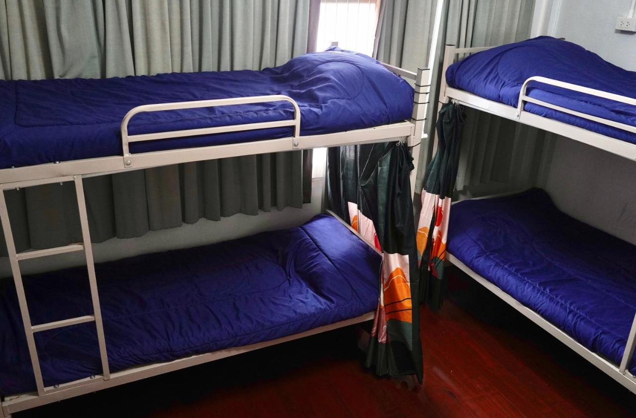 Sura Hostel Bangkok Near Mrt Phra Ram 9 Buitenkant foto