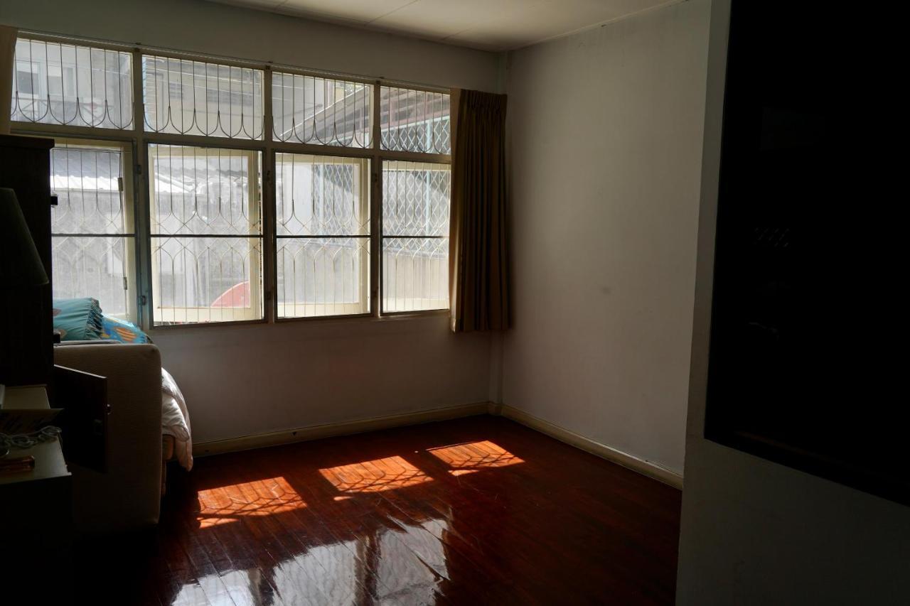 Sura Hostel Bangkok Near Mrt Phra Ram 9 Buitenkant foto