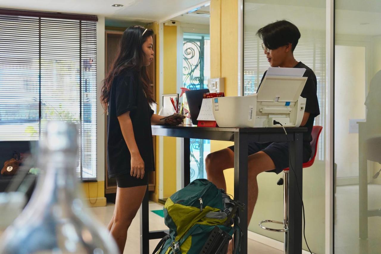 Sura Hostel Bangkok Near Mrt Phra Ram 9 Buitenkant foto