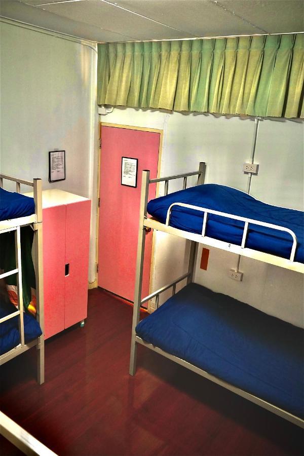 Sura Hostel Bangkok Near Mrt Phra Ram 9 Buitenkant foto