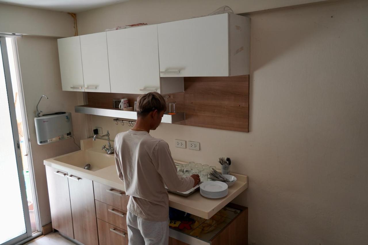Sura Hostel Bangkok Near Mrt Phra Ram 9 Buitenkant foto