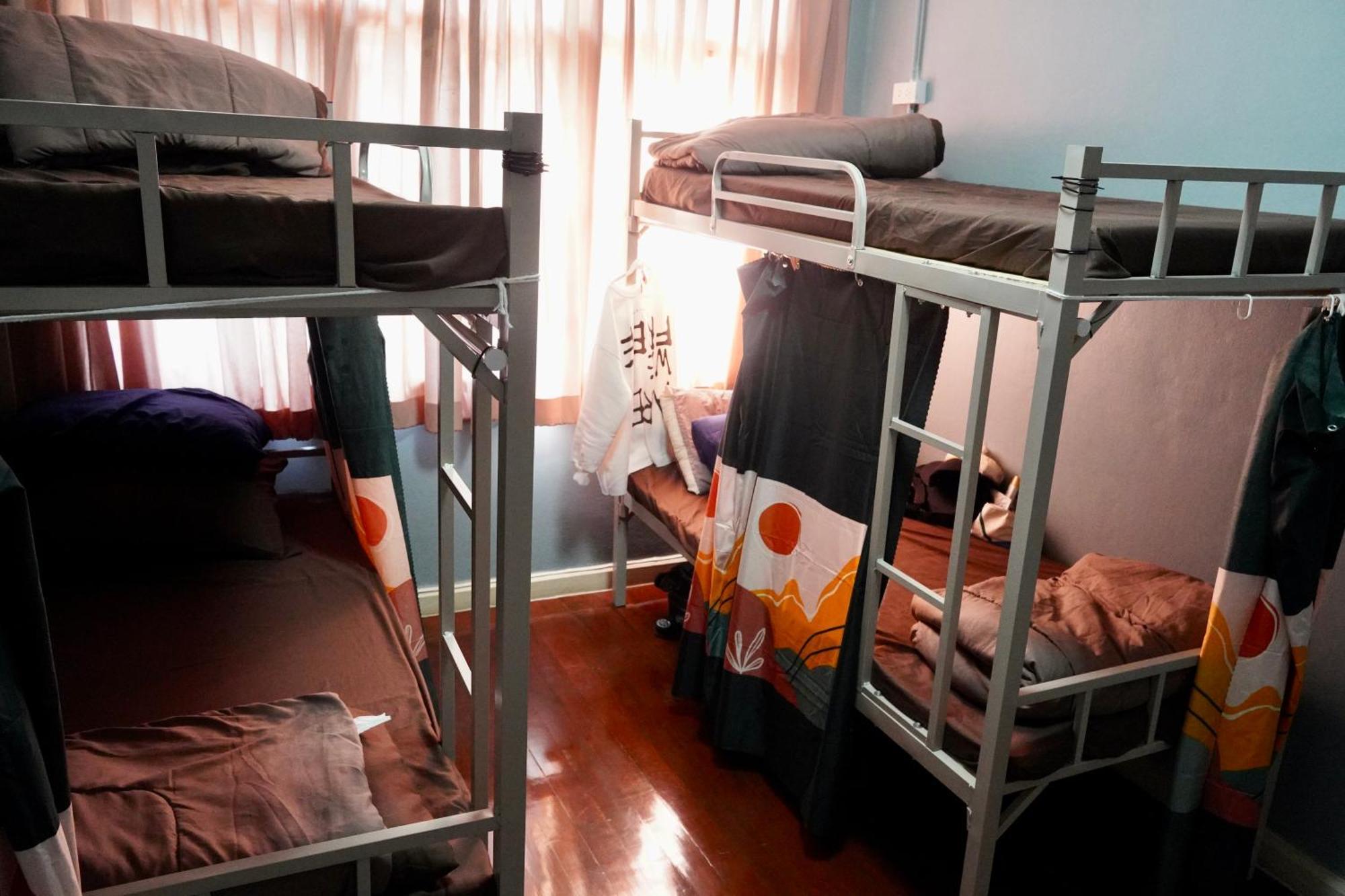 Sura Hostel Bangkok Near Mrt Phra Ram 9 Buitenkant foto