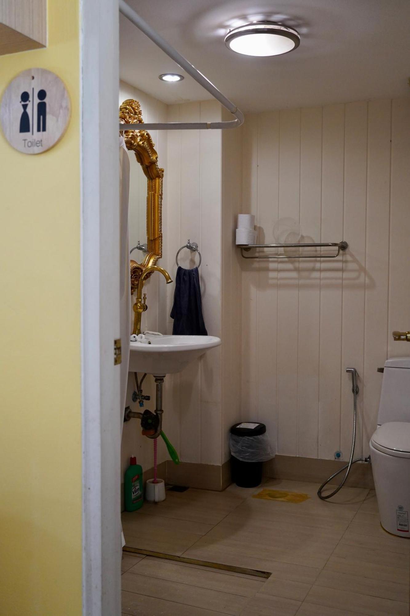 Sura Hostel Bangkok Near Mrt Phra Ram 9 Buitenkant foto