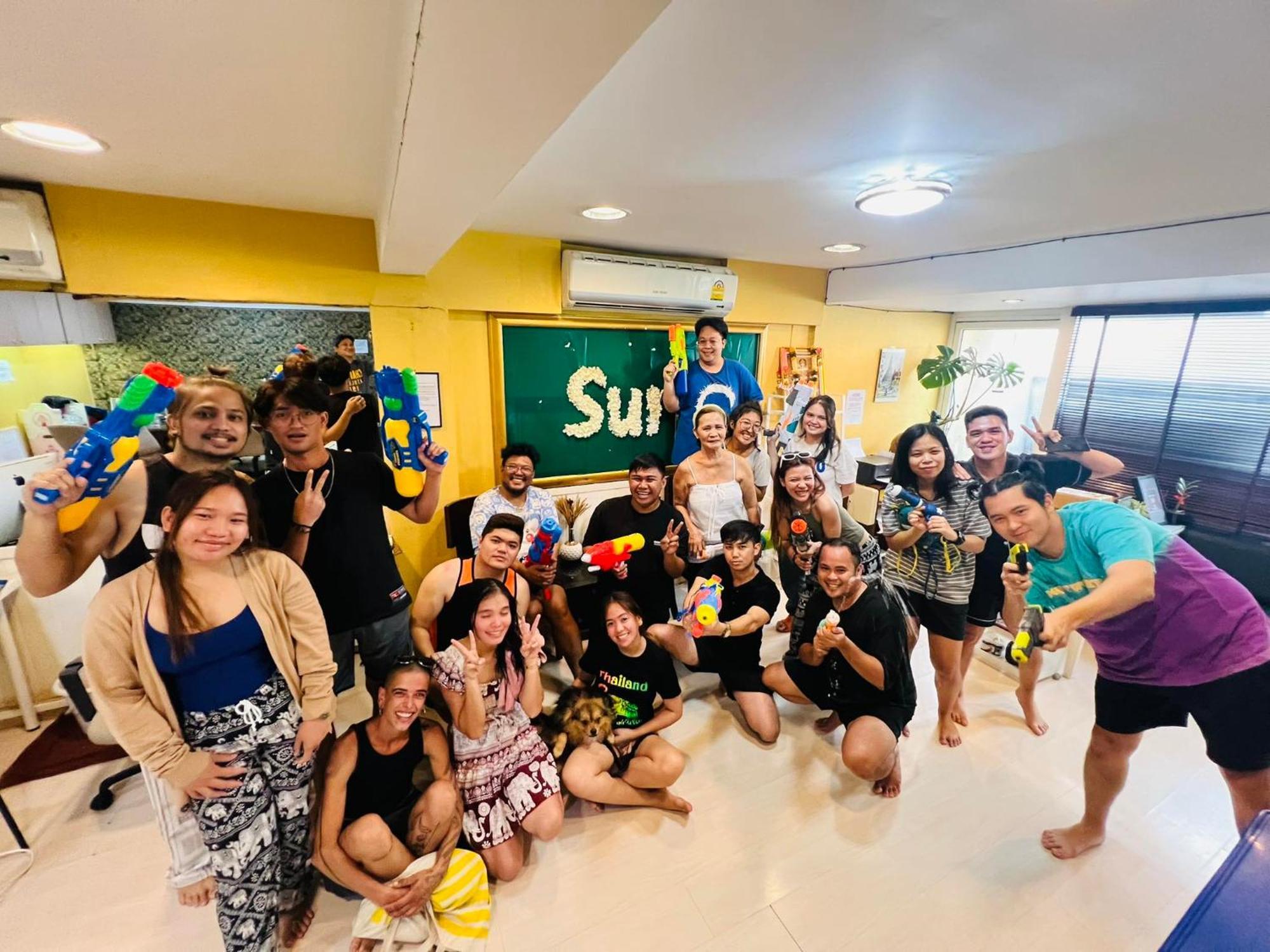 Sura Hostel Bangkok Near Mrt Phra Ram 9 Buitenkant foto
