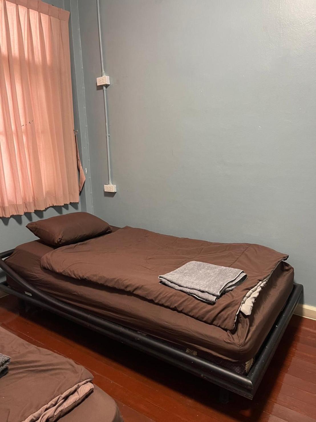 Sura Hostel Bangkok Near Mrt Phra Ram 9 Buitenkant foto