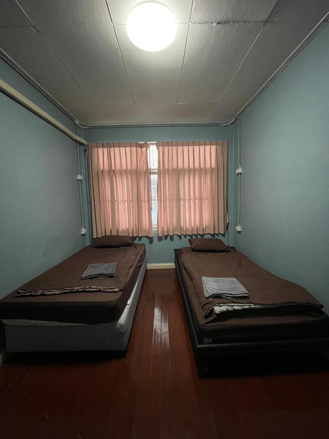 Sura Hostel Bangkok Near Mrt Phra Ram 9 Buitenkant foto
